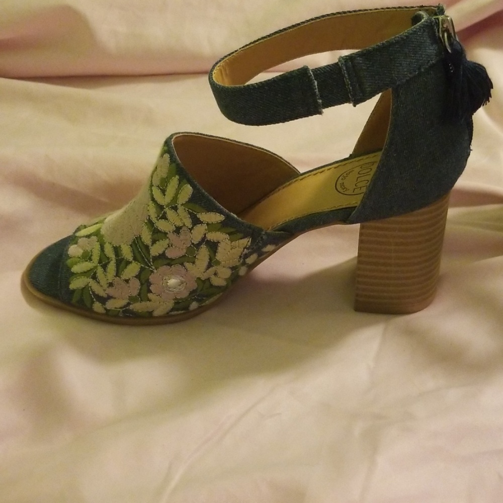 Shoes - Picture 2 of 4
